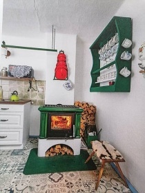 Rodinn� chalupa a koupac� sud - hrad Lipnice