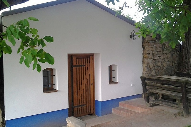 Chaloupka pod kostelem - Vrbice - vinný sklep