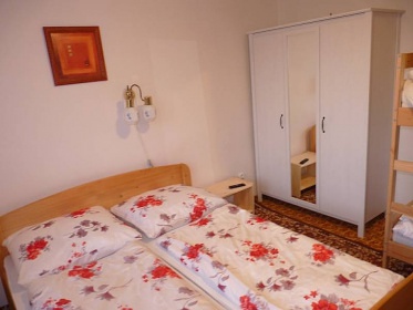Chaloupka pod kostelem - Vrbice - vinný sklep
