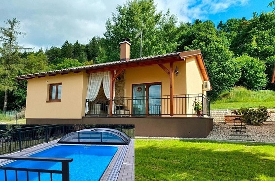 Wellness Chaty s baznem - esk rj - Trosky (Wellness Chaty s baznem - esk rj - Trosky)