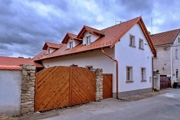 Chalupa Křivoklátsko - Koněpruské jeskyně - Karlštejn