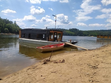 Hausbot na Orlick� p�ehrad� - Orl�k nad Vltavou
