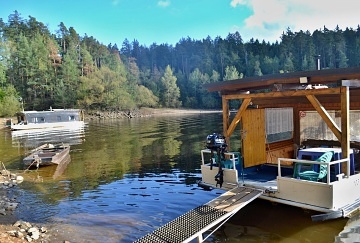 Hausbot Orlick� p�ehrada - Kam�k nad Vltavou