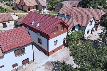 Chata a vinn� sklep - Hab�nsk� stezka - P�lava