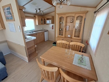 Dv� chaty u Novoml�nsk� vodn� n�dr�e - P�lava