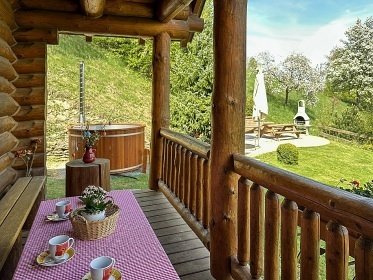 Srub a koupací sud - Adršpach - Stolová hora Ostaš