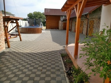 Chalupa s baznem - CHKO Plava - Nov Mlny