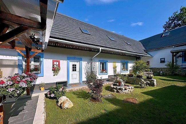 Chalupa wellness a koupac jezrko - hrad Choustnk