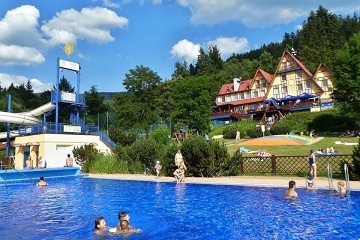 Chata a koupac sud na pat Lys hory - Beskydy