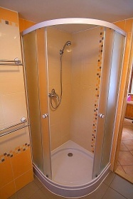 Chata a koupac sud na pat Lys hory - Beskydy