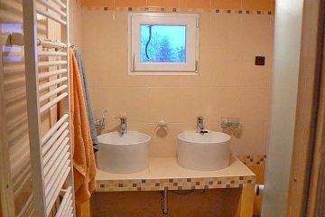 Chata a koupac sud na pat Lys hory - Beskydy