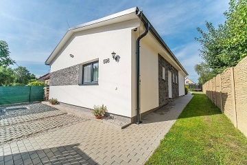 Przdninov dm s wellness - zmek Konopit