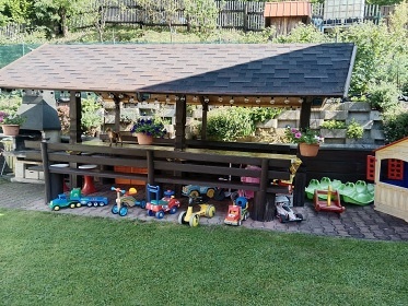 Chalupa s baz�nem - Vset�nsk� vrchy - Beskydy