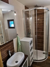 Chata terasa a baz�n - P��rodn� rezervace Rejv�z