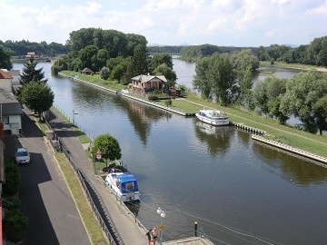 Zážitek na vodě - Obytné lodě - Vltava a Labe