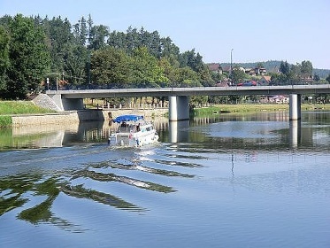 Zážitek na vodě - Obytné lodě - Vltava a Labe