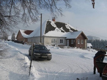 Chalupa s baznem - s vhledem na Such vrch