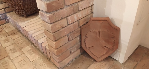 Chalupa a vinn sklep - u pehrady Nov Mlny