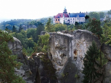 Chalupa u hradu Trosky - �esk� r�j - Hrub� Sk�la