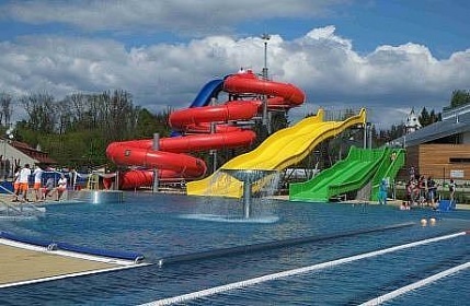 Chalupa u hradu Trosky - �esk� r�j - Hrub� Sk�la