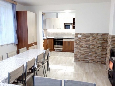 Chalupa u hradu Trosky - �esk� r�j - Hrub� Sk�la