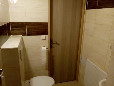 Chalupa u hradu Trosky - �esk� r�j - Hrub� Sk�la