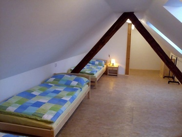 Chalupa u hradu Trosky - �esk� r�j - Hrub� Sk�la