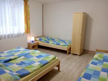 Chalupa u hradu Trosky - �esk� r�j - Hrub� Sk�la