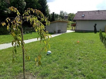 Chalupa u hradu Trosky - �esk� r�j - Hrub� Sk�la