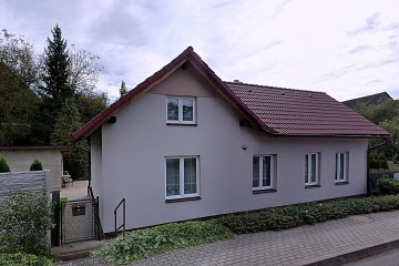 Chalupa u hradu Trosky - �esk� r�j - Hrub� Sk�la