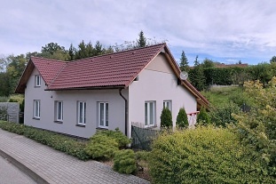 Chalupa u hradu Trosky - �esk� r�j - Hrub� Sk�la