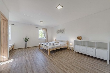 Chata a vinn sklep - pehrada Nov Mlny - Plava