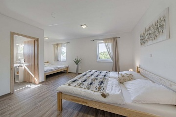 Chata a vinn sklep - pehrada Nov Mlny - Plava