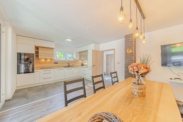 Chata a vinn sklep - pehrada Nov Mlny - Plava