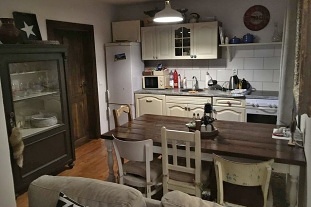 Chalupa se zahradou u potoka - Kru�n� hory