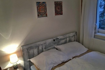 Chalupa se zahradou u potoka - Kru�n� hory