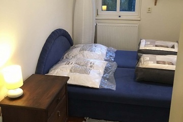 Chalupa se zahradou u potoka - Kru�n� hory