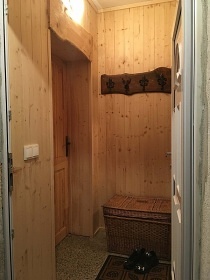 Chalupa se zahradou u potoka - Kru�n� hory