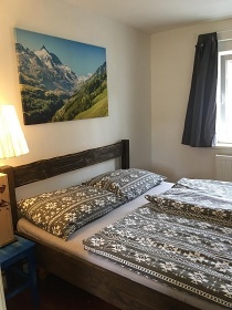 Chalupa se zahradou u potoka - Kru�n� hory