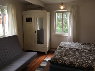 Chalupa se zahradou u potoka - Kru�n� hory