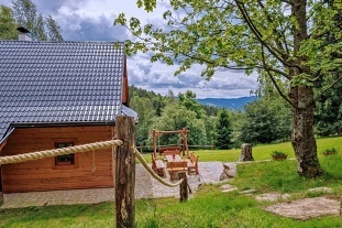 Roubenka Beskydy a koupací sud - Pustevny
