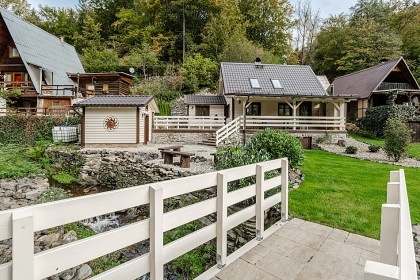 Chata Kru�n� hory - hrad Per�tejn - �eka Oh�e