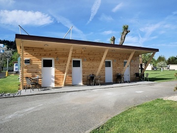 Chaty a Kemp s baz�nem - Gibon park - Beskydy