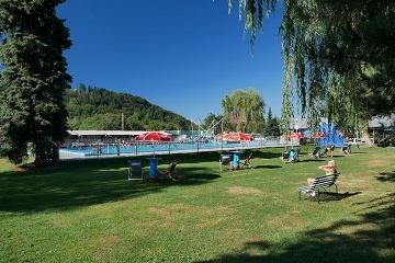 Chaty a Kemp s baz�nem - Gibon park - Beskydy