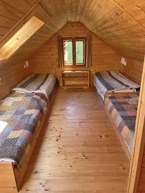 Chalupa baz�n a koupac� sud - u hradu Bouzov