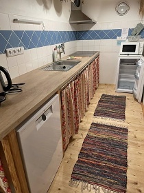 Chalupa baz�n a koupac� sud - u hradu Bouzov