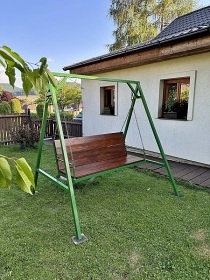 Chalupa baz�n a koupac� sud - u hradu Bouzov