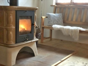 Chalupa baz�n a koupac� sud - u hradu Bouzov