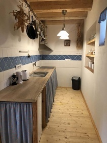 Chalupa baz�n a koupac� sud - u hradu Bouzov