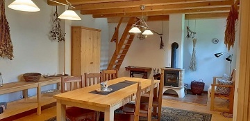 Chalupa baz�n a koupac� sud - u hradu Bouzov